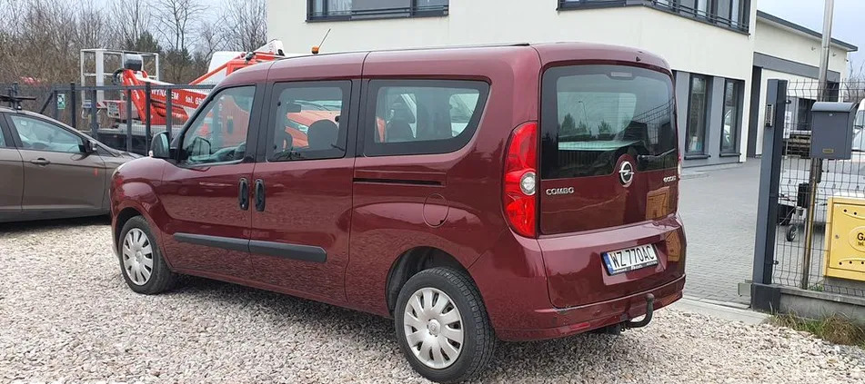 opel Opel Combo cena 31980 przebieg: 218000, rok produkcji 2016 z Łomianki